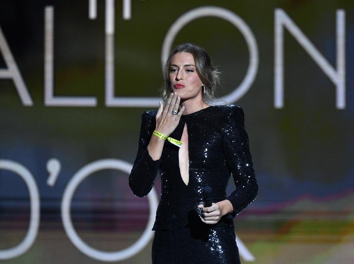 PARIS, FRANCE - NOVEMBER 29: Alexia Putellas (FC Barcelona) is awarded with the Ballon DOr Trophy during the Ballon DOr ceremony at Theatre du Chateleton November 29, 2021 in Paris, France. (Photo by Aurelien Meunier/Getty Images)