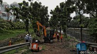 Dinas Sumber Daya Air DKI Jakarta membangun polder di Muara Angke, Teluk Gong, Mangga Dua, Kelapa Gading, Pulomas, Marunda JGC, Green Garden, Kamal, dan Ceger (Pompa Tipala-Pompa Adhyaksa) untuk mencegah terjadinya genangan maupun banjir.  