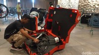 Nah jika sudah siap, bike box beserta sepeda bisa dimasukkan ke bagasi pesawat. Untuk traveler yang mau naik Citilink bisa ambil member Citisport dengan harga 450 ribu setahun. Jadi tak perlu tambah bagasi lagi tiap berangkat. (Tasya Khairally/detikcom)