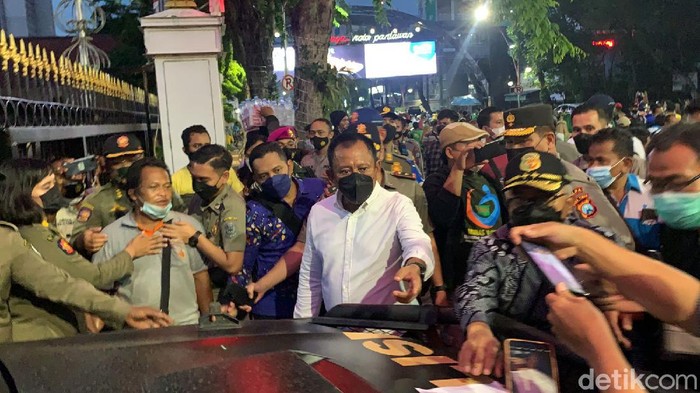 demo buruh di sidoarjo