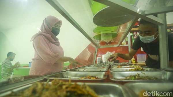 DKI PPKM Level 2, Makan di Warteg Maksimal 60 Menit!