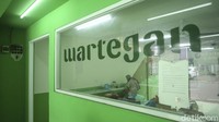 Begini suasana di salah satu warteg di Jakarta saat PPKM DKI naik ke level 2.