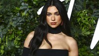 Dua Lipa saat menghadiri acara Britain Fashion Awards 2021 di London, Inggris pada Senin (29/11) waktu setempat. Joel C Ryan/Invision/AP/Joel C Ryan
