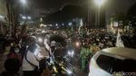 Foto-foto Buruh Blokade Jalan di Surabaya
