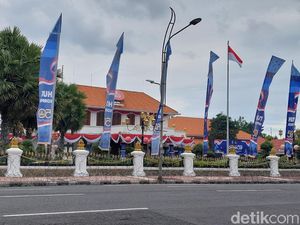 50 Ribu Buruh se-Jatim Geruduk Gedung Grahadi, Ini Tuntutannya