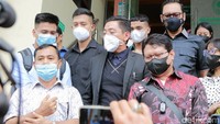 Dalam surat permohonan perwalian yang terdaftar dengan nomor nomor 482/Pdt.P/2021/PA.JB, terdapat dua pemohon yaitu H Faisal bin H Bakar dan Doddy Sudrajat. (Foto: Pool/Noel/detikcom)  