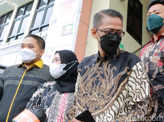 H Faisal dan Doddy Sudrajat saat menjalani sidang Hak asuh putra Vanessa Angel dan Bibi Ardiansyah, Gala Sky Andriansyah Selasa (30/11/2021).