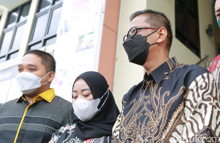 H Faisal dan Doddy Sudrajat saat menjalani sidang Hak asuh putra Vanessa Angel dan Bibi Ardiansyah, Gala Sky Andriansyah Selasa (30/11/2021).