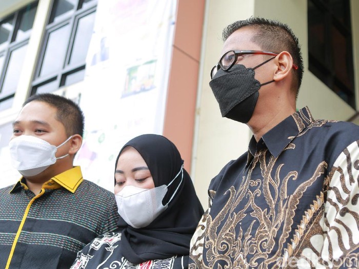 H Faisal dan Doddy Sudrajat saat menjalani sidang Hak asuh putra Vanessa Angel dan Bibi Ardiansyah, Gala Sky Andriansyah Selasa (30/11/2021).