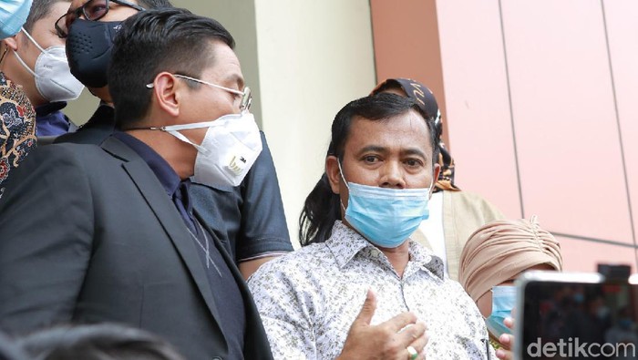H Faisal dan Doddy Sudrajat saat menjalani sidang Hak asuh putra Vanessa Angel dan Bibi Ardiansyah, Gala Sky Andriansyah Selasa (30/11/2021).