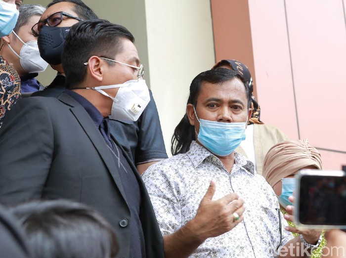 H Faisal dan Doddy Sudrajat saat menjalani sidang Hak asuh putra Vanessa Angel dan Bibi Ardiansyah, Gala Sky Andriansyah Selasa (30/11/2021).