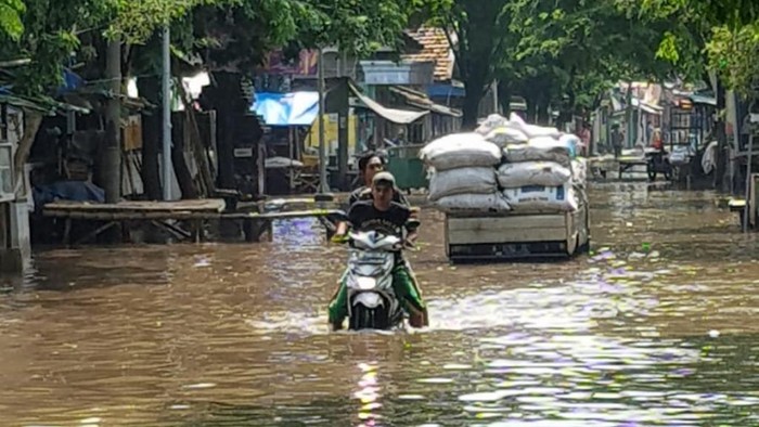 hujan deras membanjiri beberapa titik kelurahan dan pasar di pasuruan