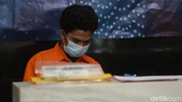 Kemudian, Reinhard menjelaskan tersangka S berkenalan dengan D pertama kali melalui game online Free Fire. S kerap bermain game bersama korban.