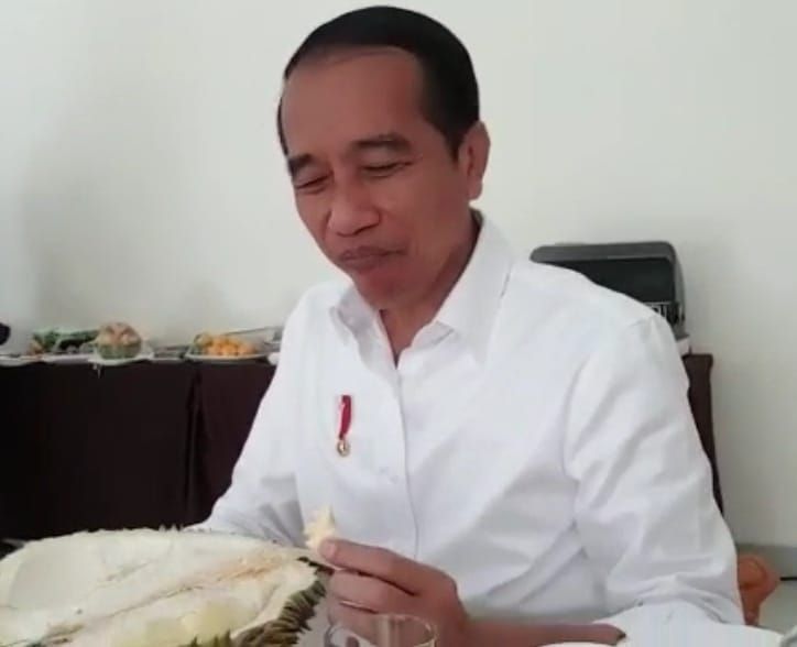 jokowi makan durian