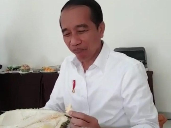jokowi makan durian