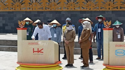 Potret Jokowi Resmikan Bendungan Tugu di Trenggalek