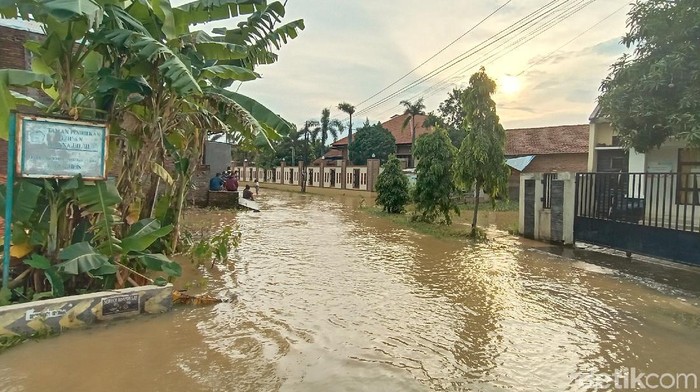 Kondisi banjir di Desa Golantepos, Kecamatan Mejobo, Kudus, Selasa (30/11/2021) sore.