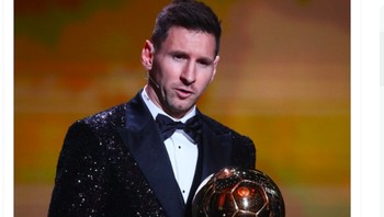 Akun resmi UEFA Champions League mengabarkan bahwa Messi meraih rekor dengan 7 kali memang Ballon DOr alias pemain terbaik di dunia. Foto: Twitter