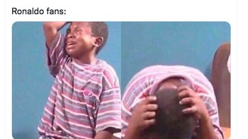 Fans Ronaldo marah ketika fans Messi meminta mereka mengecek nomor punggung Ronaldo untuk mengetahui berapa banyak Ballon DOr yang diraih Messi. Foto: Twitter