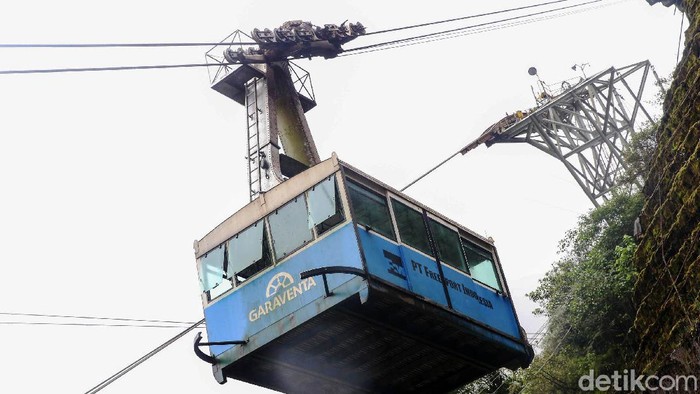 Menjajal Kereta Gantung Tertinggi di Indonesia Bagi karyawan PT Freeport Indonesia yang bekerja di bagian High Land pasti akrab dengan Kereta Gantung yang satu ini, Timika, Kabupaten Mimika, Papua. Kereta gantung ini merupakan alat transportasi bagi karyawan PT Freeport Indonesia untuk menuju ke kawasan Grasberg.