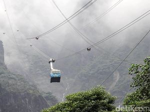 Menjajal Kereta Gantung Tertinggi di Indonesia