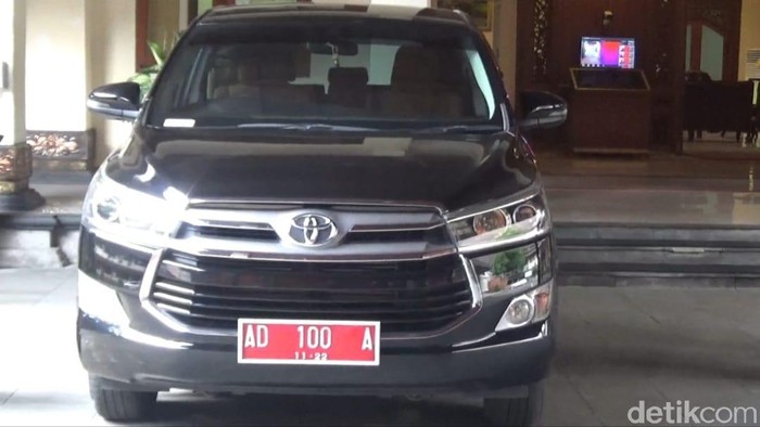 Mobil dinas Wali Kota Solo Gibran Rakabuming Raka.