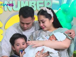 Kehebohan Raffi Ahmad-Nagita Slavina Ungkap Wajah dan Nama Baby R