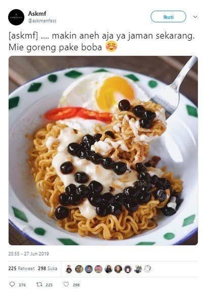10 Penistaan Mie Instan yang Super Aneh, Mau Coba?