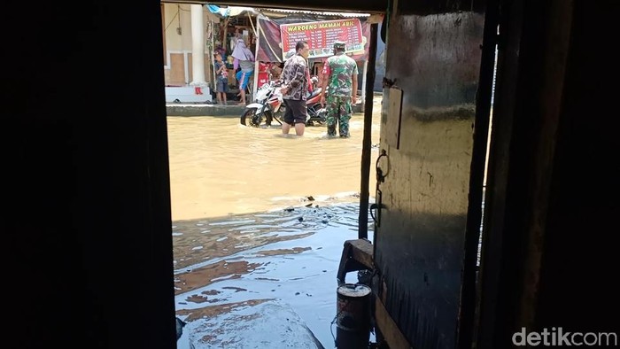Permukiman di Pesisir Brebes Terendam Banjir Rob Banjir rob kembali menerjang di beberapa desa di wilayah pesisir utara Kabupaten Brebes, Jawa Tengah. Ini foto-foto terkininya!