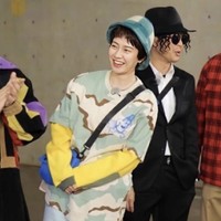 Baru-baru ini, penggemar Song Ji Hyo menegur stylist Song Ji Hyo lewat forum DC Gallery. Mereka menuntut stylist untuk mengubah gaya rambut member Running Man itu. Foto: dok. Instagram foreverjihyo