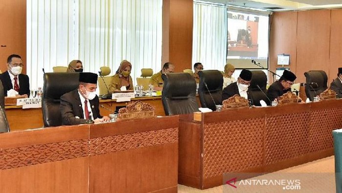 Rapat pengesahan APBD Sumut 2022 (Antara)