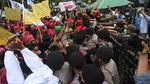 Rentetan Demo Buruh Tolak Keras UMP yang Naik Secuil Rentetan Demo Buruh Tolak Keras UMP yang Naik Secuil