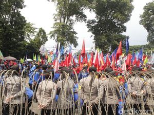 Massa Buruh Tolak Audiensi dengan Wagub Jabar: Tak Selesaikan Persoalan