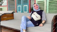 Rieta Amilia, jadi salah satu nenek paling kece. Malah Rieta Amilia termasuk nenek yang bisa memanjakan cucunya. Mama Rieta pernah menghadiahi Rafathar Malik Ahmad apartemen, kuda poni, dan PS5. Mama Rieta juga dikenal sebagai pengusaha, mulai dari production house sampai hotel. Foto: dok. Instagram Rieta Amilia