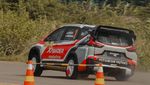 Ini Mobil Keluarga yang Antarkan Rifat Sungkar Juara Nasional Sprint Rally