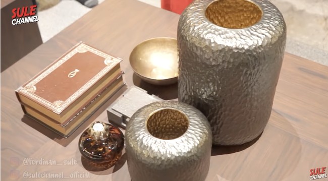 Hampir seluruh furnitur dan perabot rumah menggunakan produk lokal. Namun untuk rancangan di dalam rumah, Maia mendatangkan desainer interior dari luar negeri. Foto: Tangkapan layar YouTube/Sule Channel