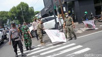 Penurunan bendera ormas ini meliputi daerah Cipete, Antasari dan Fatmawati.