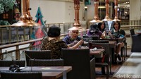 Pengunjung juga wajib menggunakan aplikasi peduli lindungi ID.