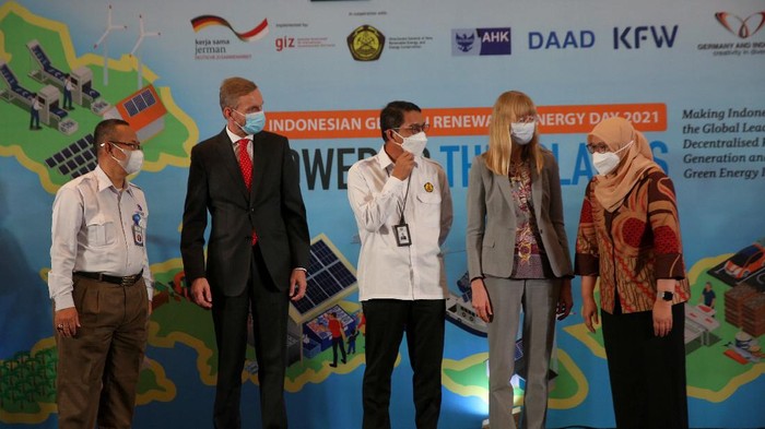 Pemerintah Indonesia dan pemerintah Jerman bekerja sama mengembangkan energi terbarukan guna mengejar komitmen Perjanjian Paris.