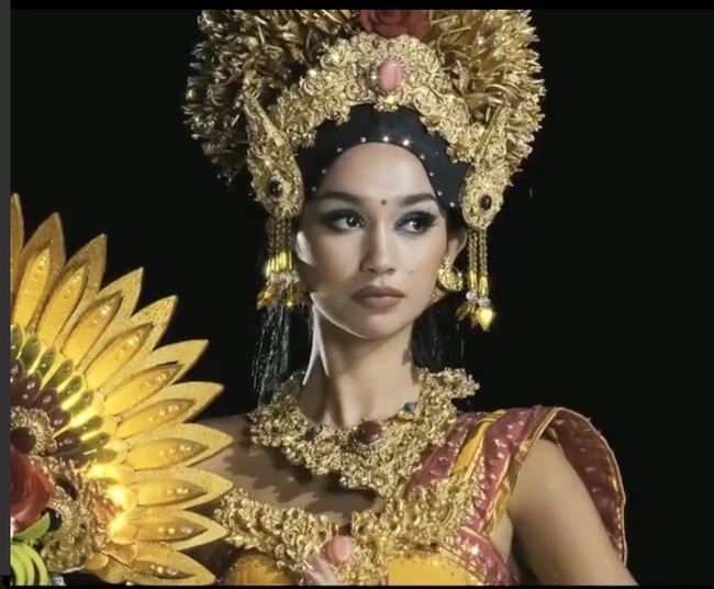 Mewakili Indonesia di ajang Miss Grand International 2021, Sophia Rogan terpilih sebagai Miss Grand Indonesia 2021 pada Mei 2021. Sophia dipilih langsung oleh Direktur Nasional Miss Grand International untuk Indonesia, Ivan Gunawan yang memegang lisensi kontes kecantikan tersebut melalui Yayasan Dunia Mega Bintang. Foto: Dok. Instagram @inggikendran.official