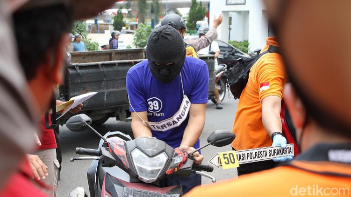 Suasana Reka Ulang Pembunuhan Satpam Gudang di Soloq Polresta Solo menggelar rekonstruksi kasus perampokan dan pembunuhan berencana satpam gudang rokok di Solo, Jawa Tengah, Suripto (33) hari ini.
