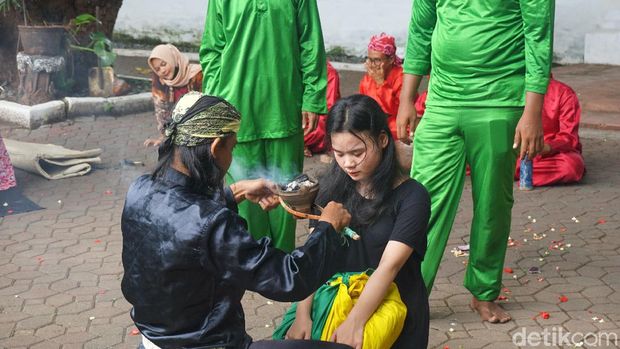 Tari Sintren Cirebon Tari sintren