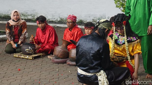 Tari Sintren Cirebon Tari Sintren Cirebon