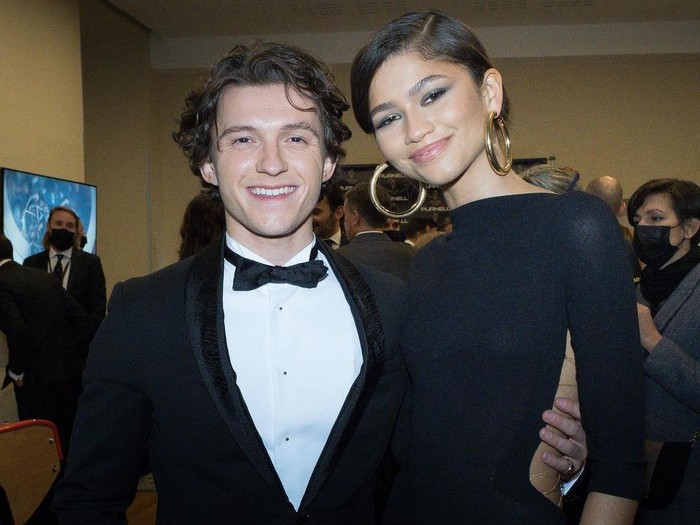 Tom Holland dan Zendaya menghadiri Ballon DOr Awards di Paris, Perancis, Senin (29/11/2021) waktu setempat.
