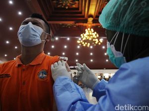 Momen Relawan BPBD DIY Divaksinasi Booster