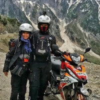 Wolipop sudah mewawancarai Mohammad Alfishahrin atau biasa disapa Alfi yang mengunggah momen dirinya dan istri jalan-jalan di Paris naik motor bebek. Alfi dan sang istri yang bernama Diana merupakan warga Selangor, Malaysia. Alfi kemudian menceritakan kisah di balik video TikToknya tersebut. Foto: Dok. pribadi Alfi.