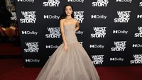 Rachel Zegler memerankan karakter ikonik Maria dalam film yang diadaptasi dari musikal Broadway tahun 1957. (Foto: dok. Instagram @westsidestorymovie) 