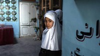 Potret pelajar perempuan di sela-sela pelajaran sekolah menengah.