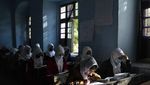 Nego dengan Taliban, Remaja Perempuan Ini Bisa Bersekolah