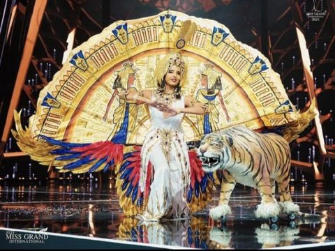 Annisa Febby, desainer kostum nasional unik untuk finalis kontes kecantikan